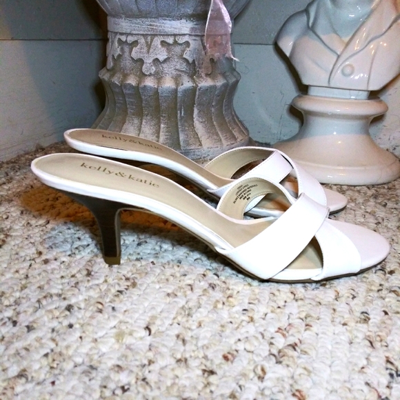 Kelly & Katie Retro 1960's Style, White Leather Criss-Cross Slide Sandals - Picture 2 of 12